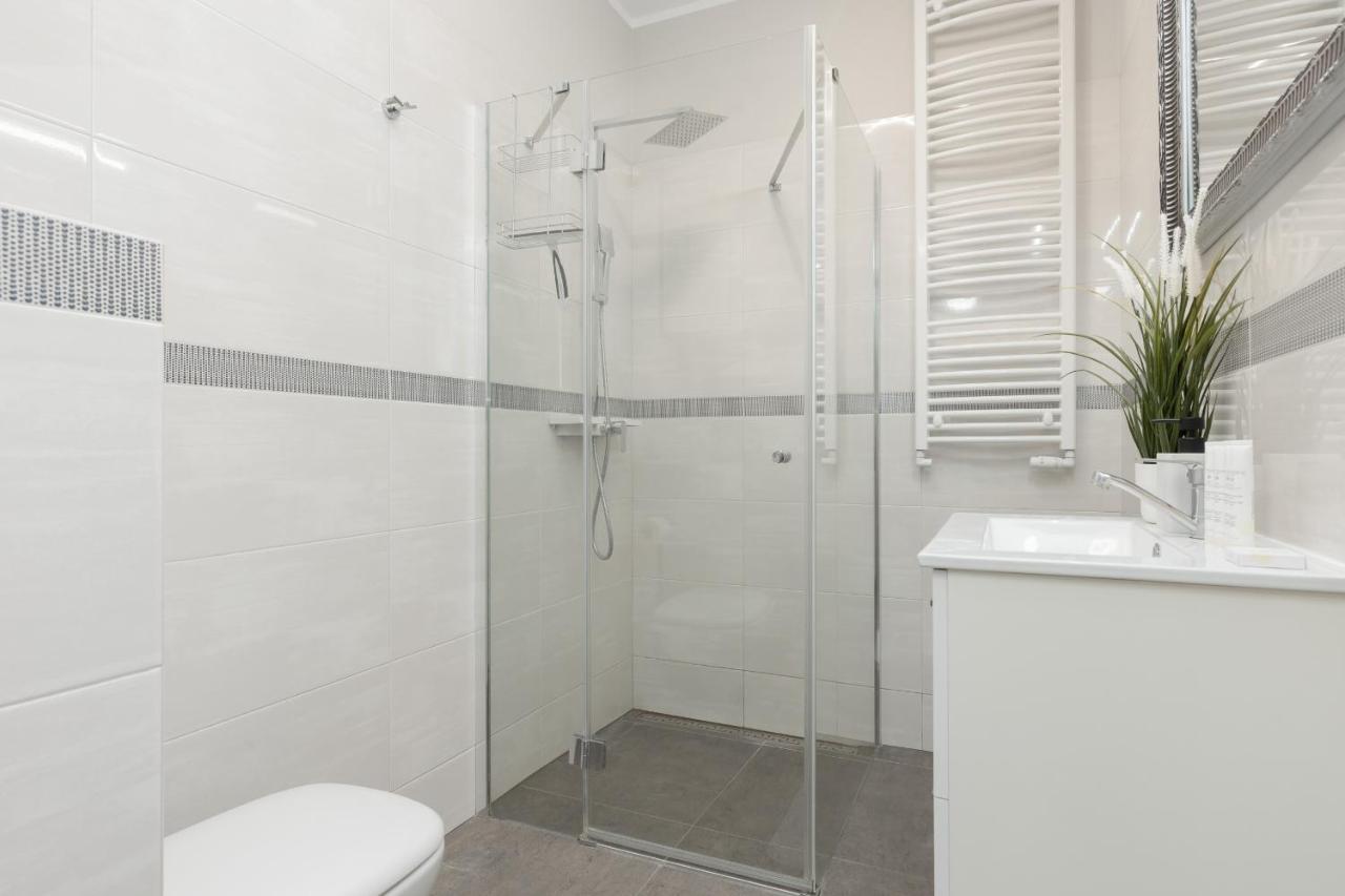 Modern One Bedroom Apartment With Parking In Lodz By Renters Prestige Lódź Exterior foto